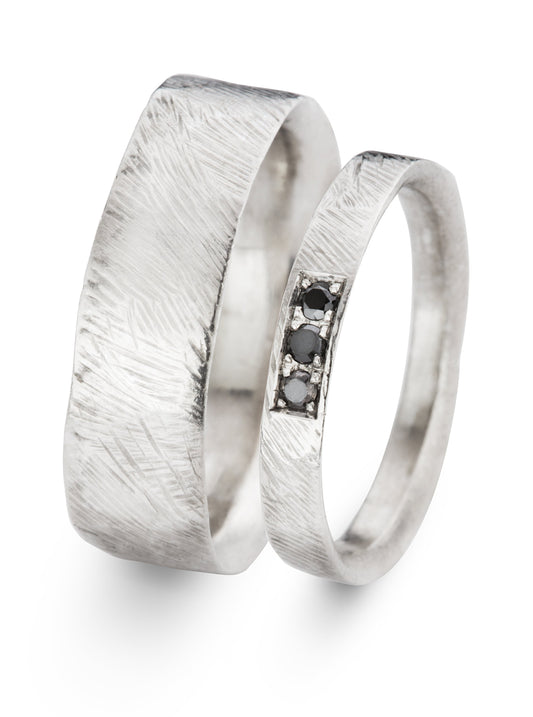 Trouwringen in 18k wit goud met zwarte diamant: Caesar en Cleopatra
