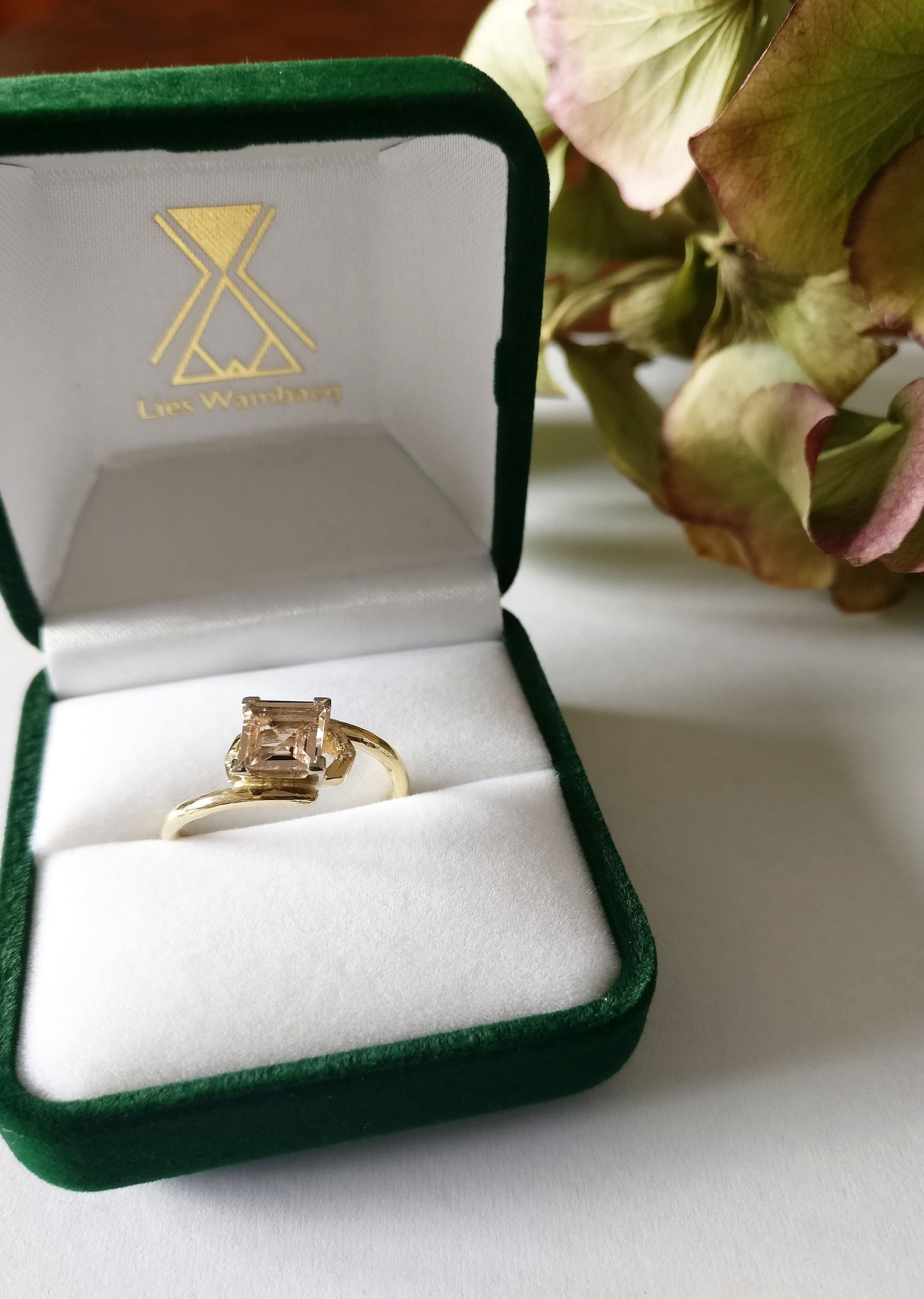 Ring in 18K geel en wit goud met roze morganiet: Morganiet