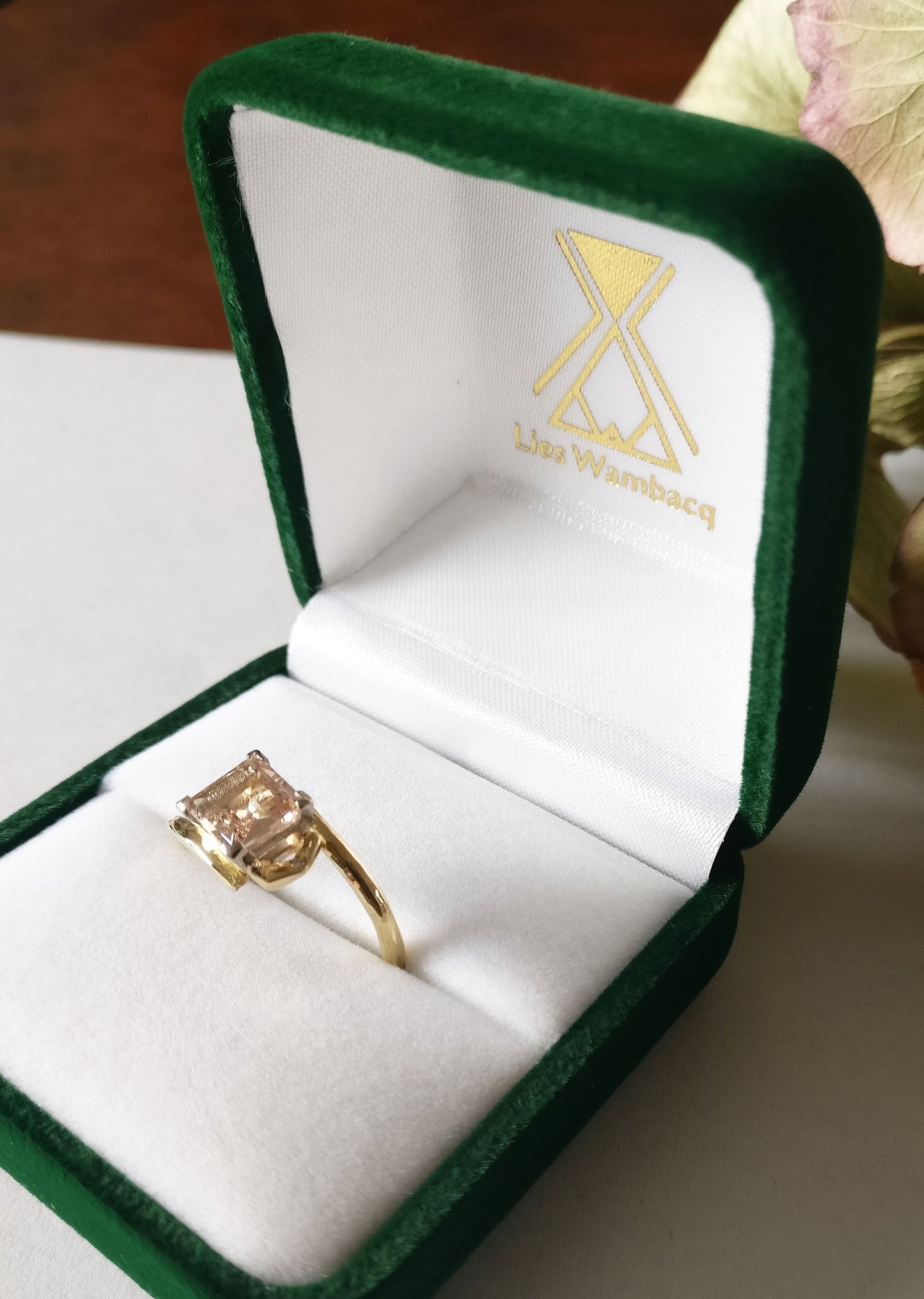 Ring in 18K geel en wit goud met roze morganiet: Morganiet