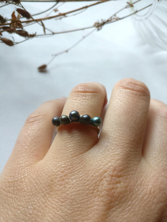 Zilveren ring met zwarte parels: Estee