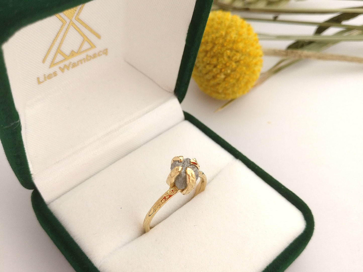 Ring in 18K geel goud met ruwe diamant: Op maat gemaakt