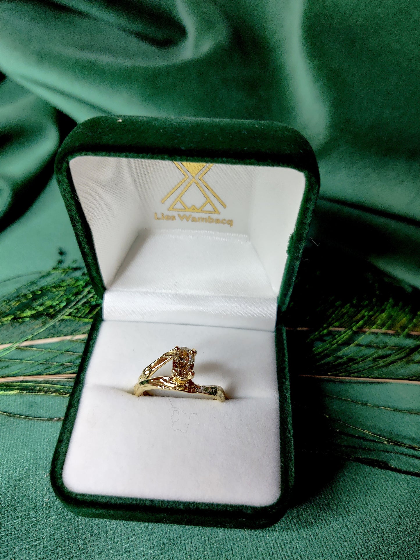 Verlovingsring in 18k geel goud met diamant: op maat gemaakt