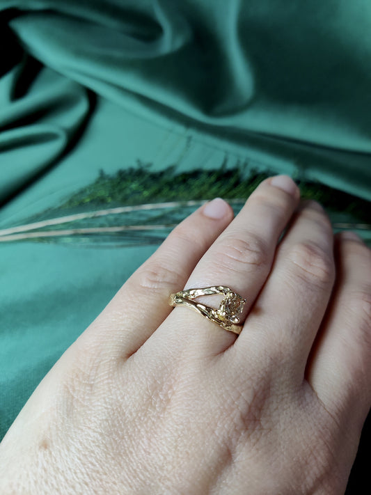 Verlovingsring in 18k geel goud met diamant: op maat gemaakt